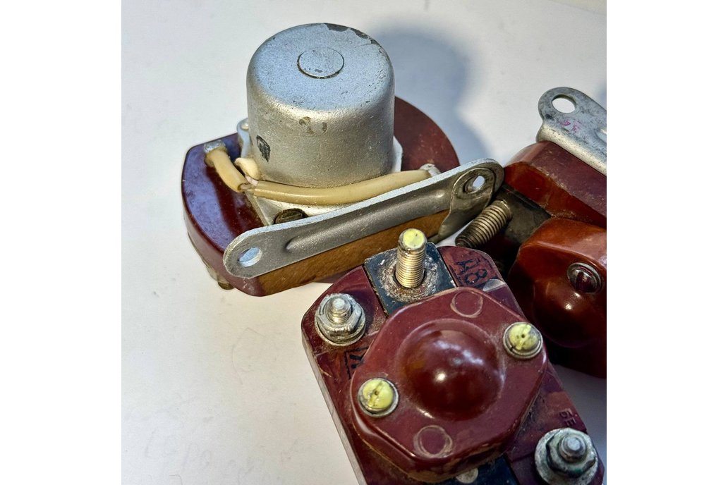 KM 50D-V Contactor – Set of 4 Used Industrial Rela 1