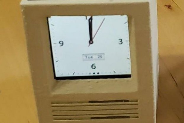 Retro computer classic clock-ipod clock
