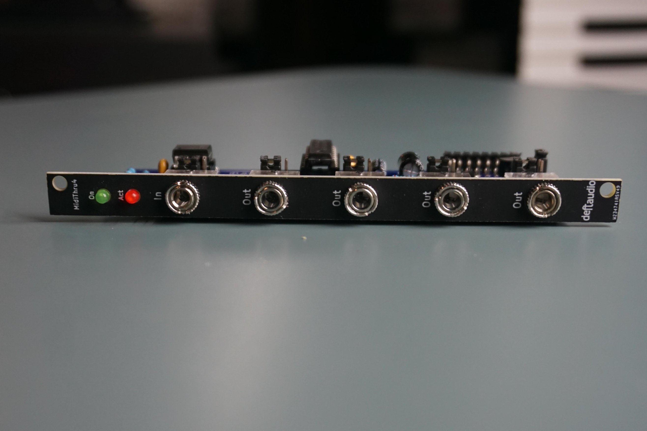 Eurorack MIDI TRS Thru 1in -> 4out midithru from Deftaudio on Tindie