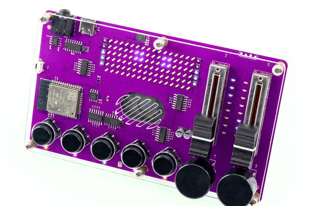 CircuitMess Synthia DIY & Music Machine Kit