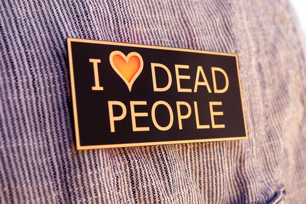 "I ❤️ Dead People" Pin