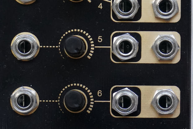 2^4^8 - 8CH VCA Eurorack module