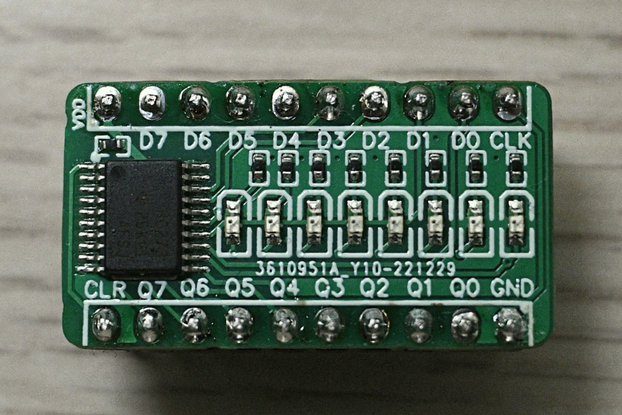 8-bit register with LEDs based on 74HC273