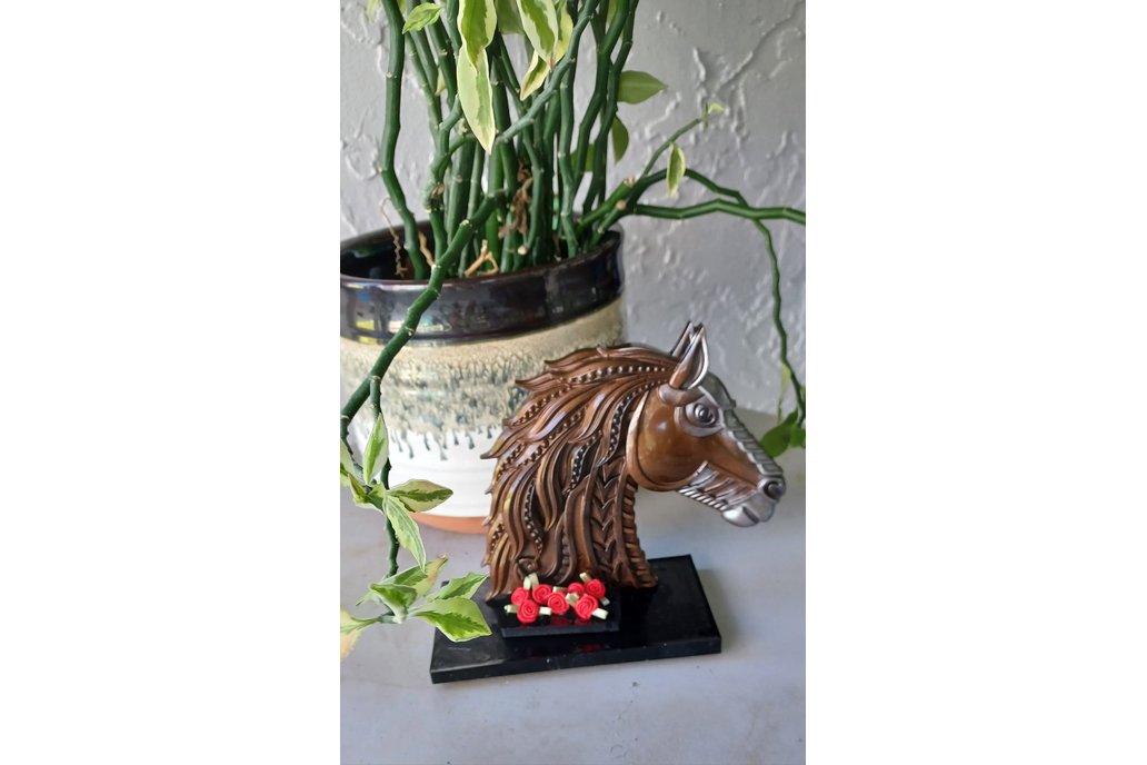 Beautiful Horse for Office or Home Decor 1