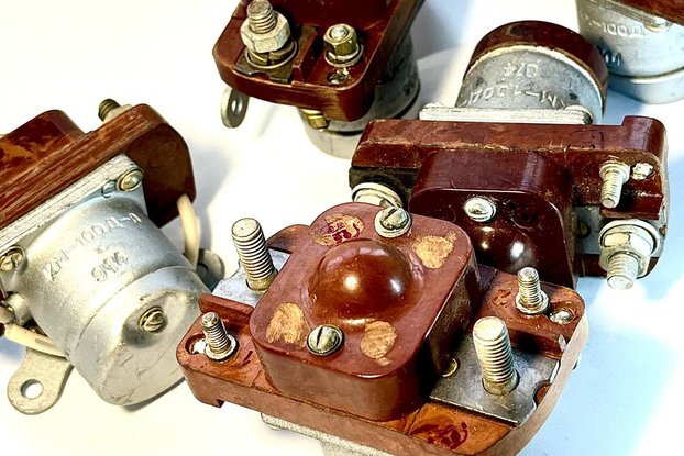 Vintage KM-100DV Compact Electromagnetic Contactor