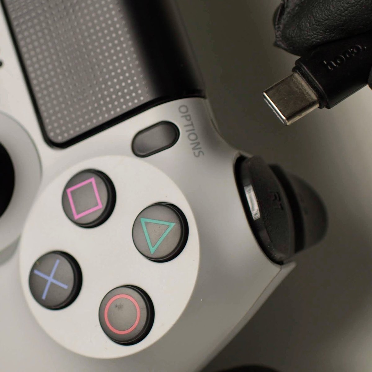 Modder Adds Keyboard Switches To PS4 DualShock Controller