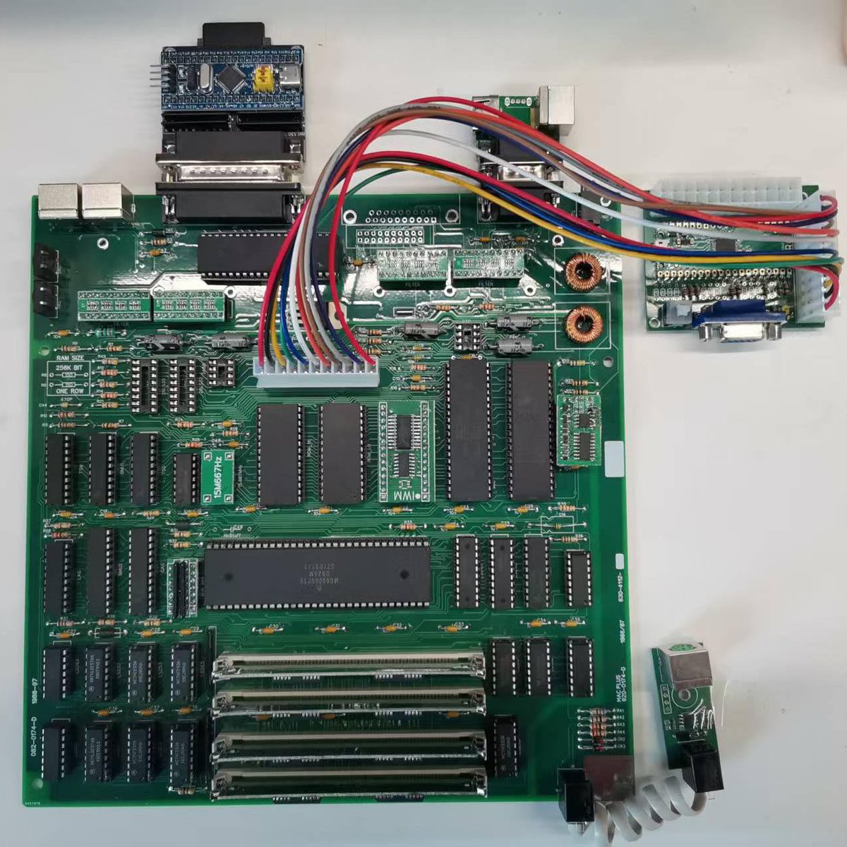 Macintosh plus ジャンク Macintosh Plus 4MB 外付ZIPドライブ起動【ジャンク】 ブラン