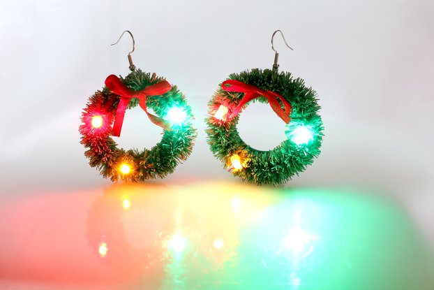 pair of LIGHT-UP green Wreath Earrings
