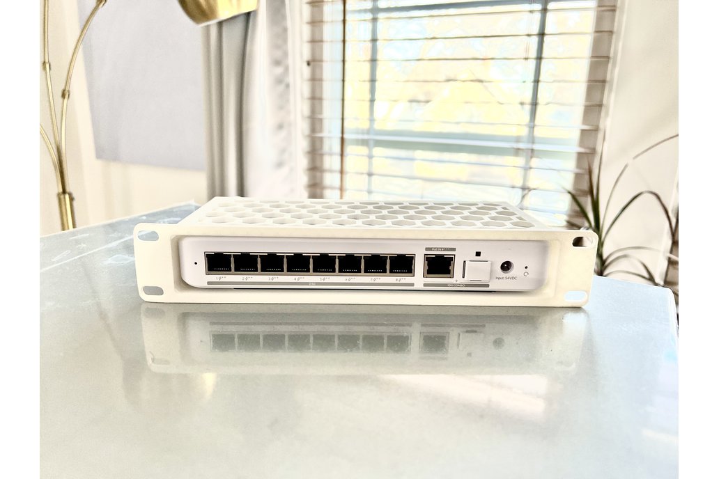 USW-Flex-2.5G-8 10-inch Rack Mount 1