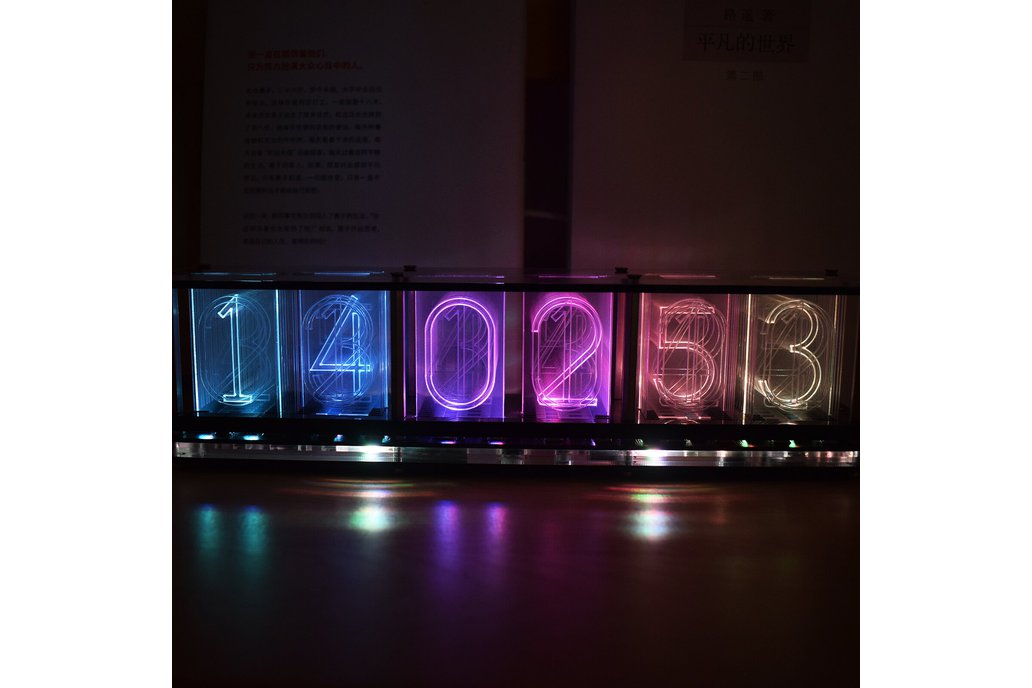 Boldfaced Word Imitate Glow Clock Full Color 1