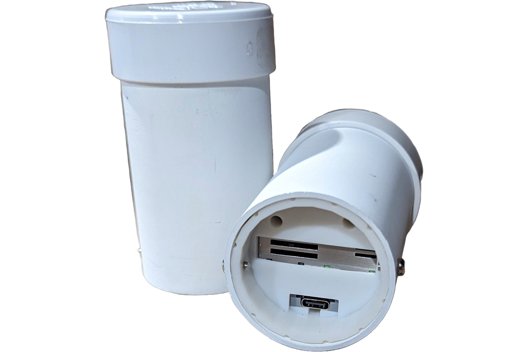 Connected exterior air quality monitoring sensor 1