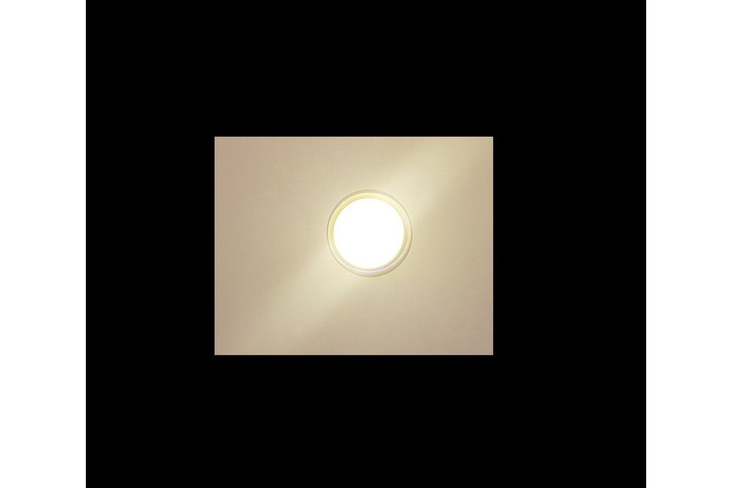 High Reflectivity Dielectric Mirror. D = 22mm 1