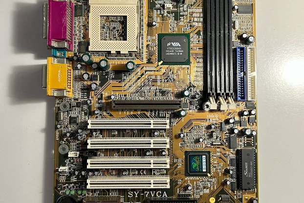 OLD VINTAGE SOYO SY-7VCA Intel Motherboard PC PART