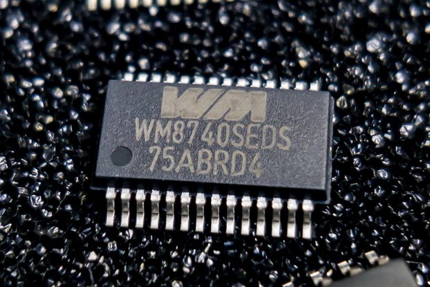 Wolfson Micro WM8740 24-bit 192kHz DAC