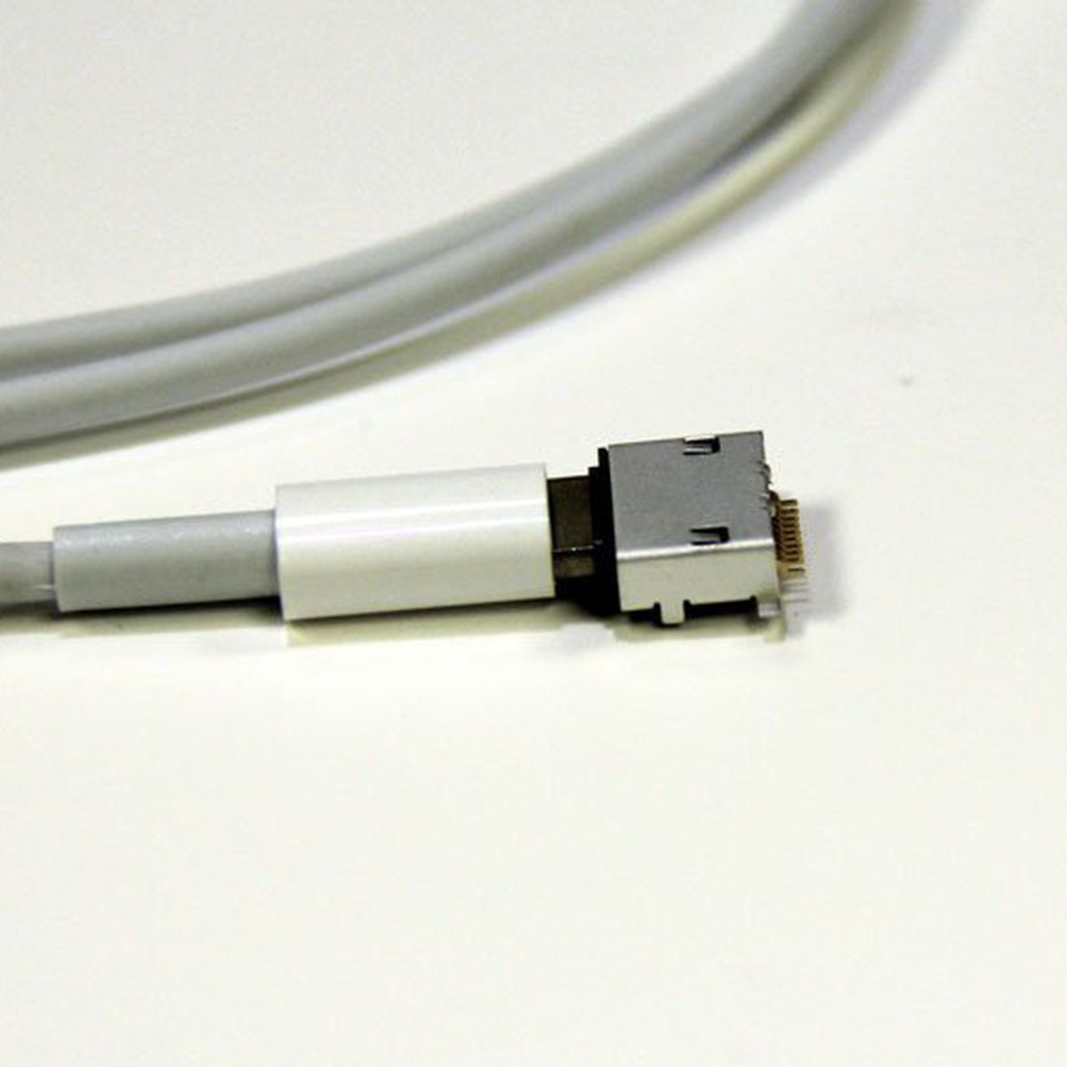 Разъем lightning жидкость. Коннектор Lightning n6. Разборный разъем Lightning. Контакты Лайтнинга. Провод широкий айфон 4