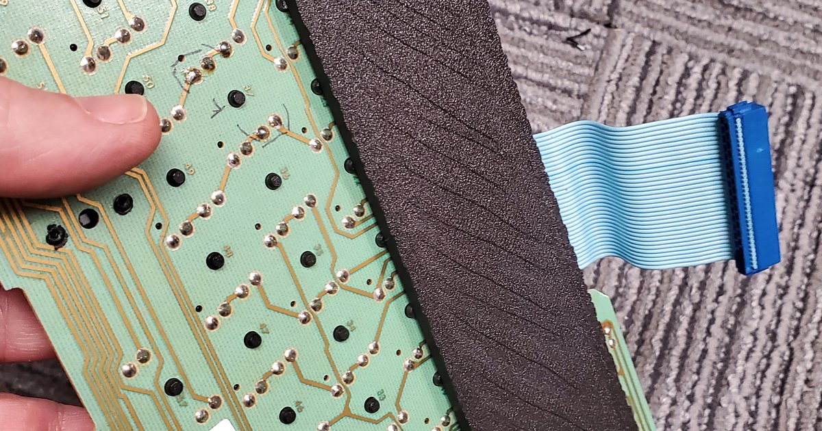 Apple IIc low-profile keyboard stiffener