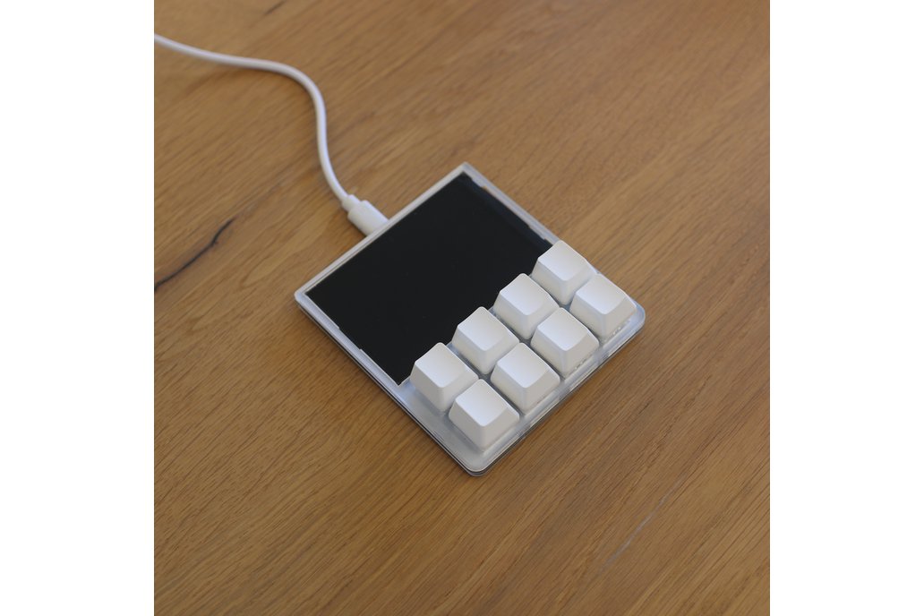 8 keys Macro pad with 3.5 inch LCD 1