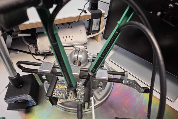 Probe holder for TPP1000 oscilloscope probes