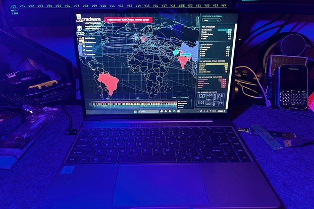 CyberBook X - Triple boot Windows, BlackArch, Kali