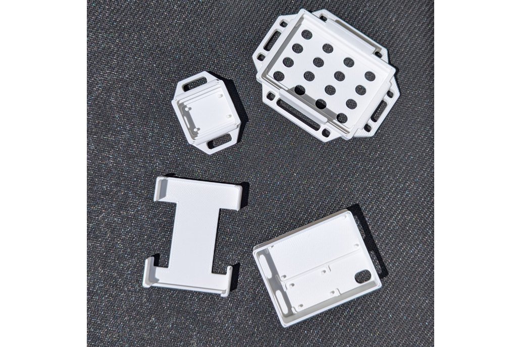 Almost-solderless VR tracker cases (set of 5) 1