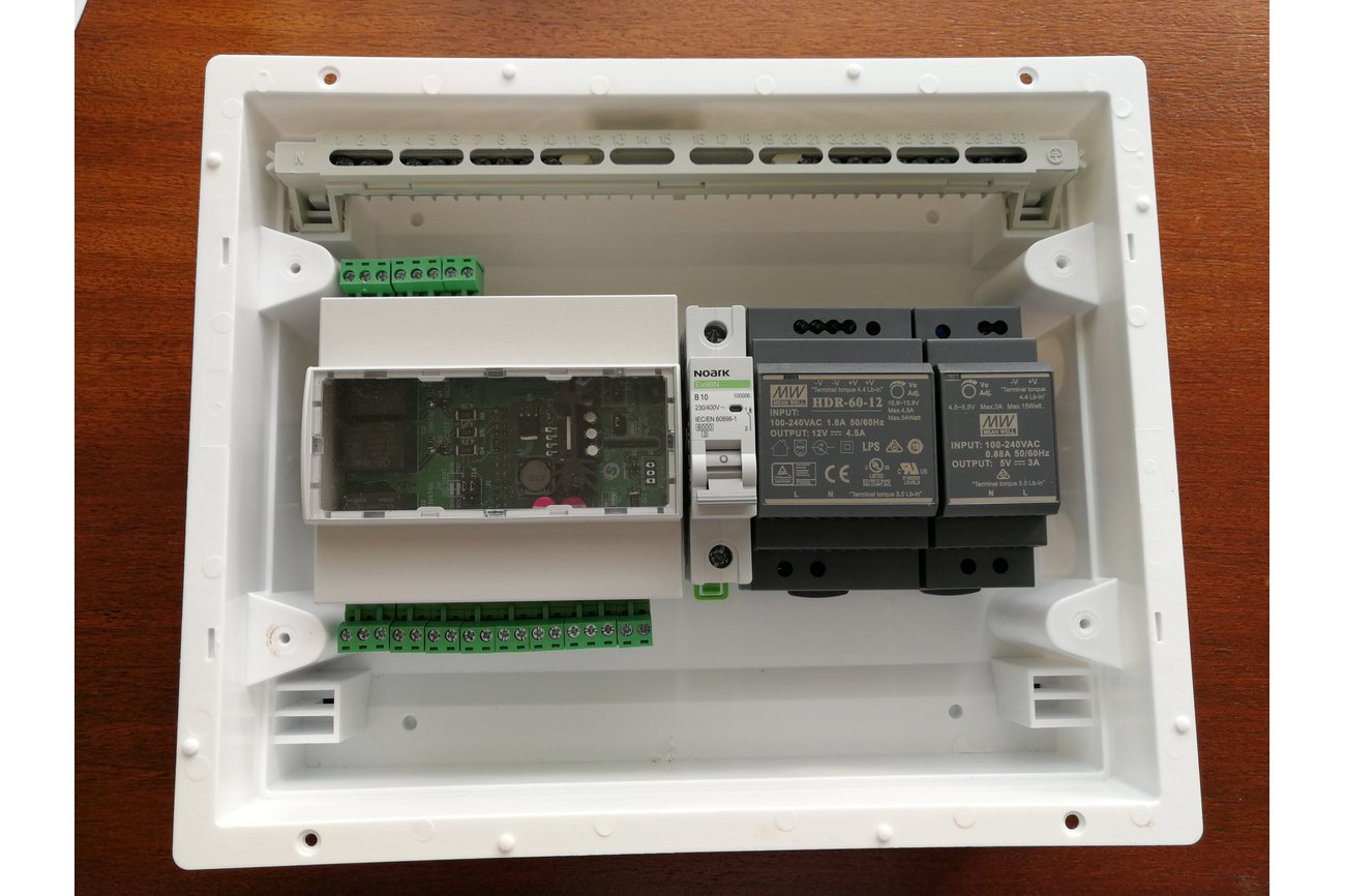 Raspberry pi relay board for din rail mounting from Smarta on Tindie