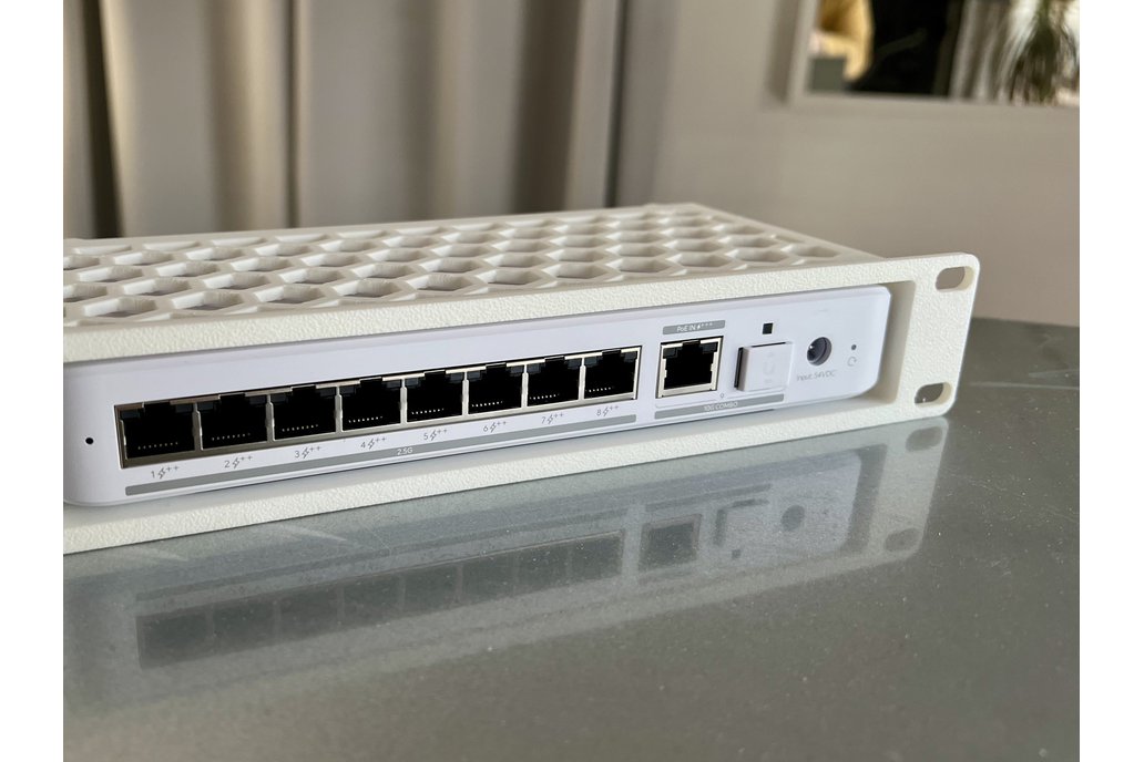 USW-Flex-2.5G-8-PoE 19-inch Modular Rack Mount 1