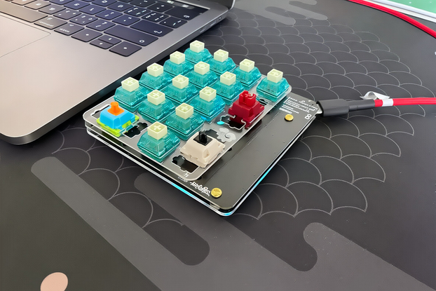 DIY mechanical mini keyboard with touchpad scrolli