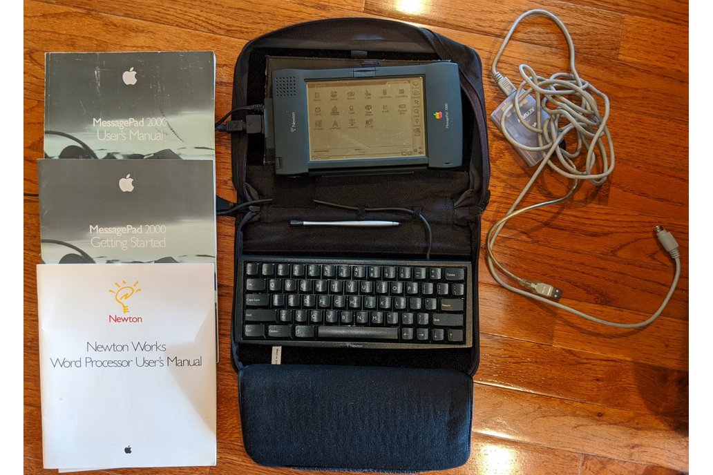 Apple Newton 2000 with Keyboard, Case, Manuals 1