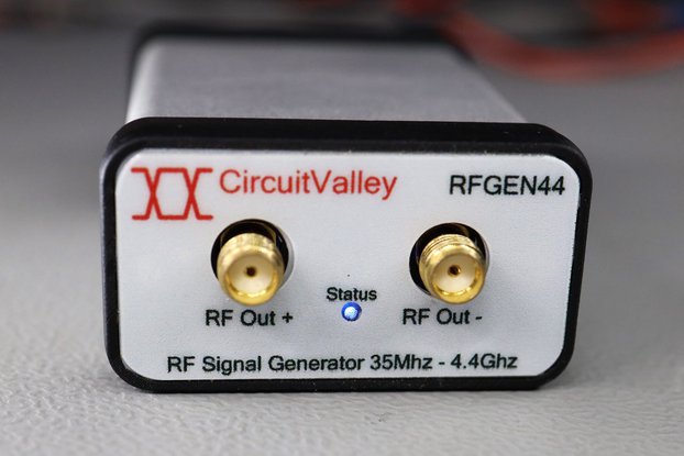 RFGEN44 USB RF Signal Generator 35Mhz – 4.4Ghz