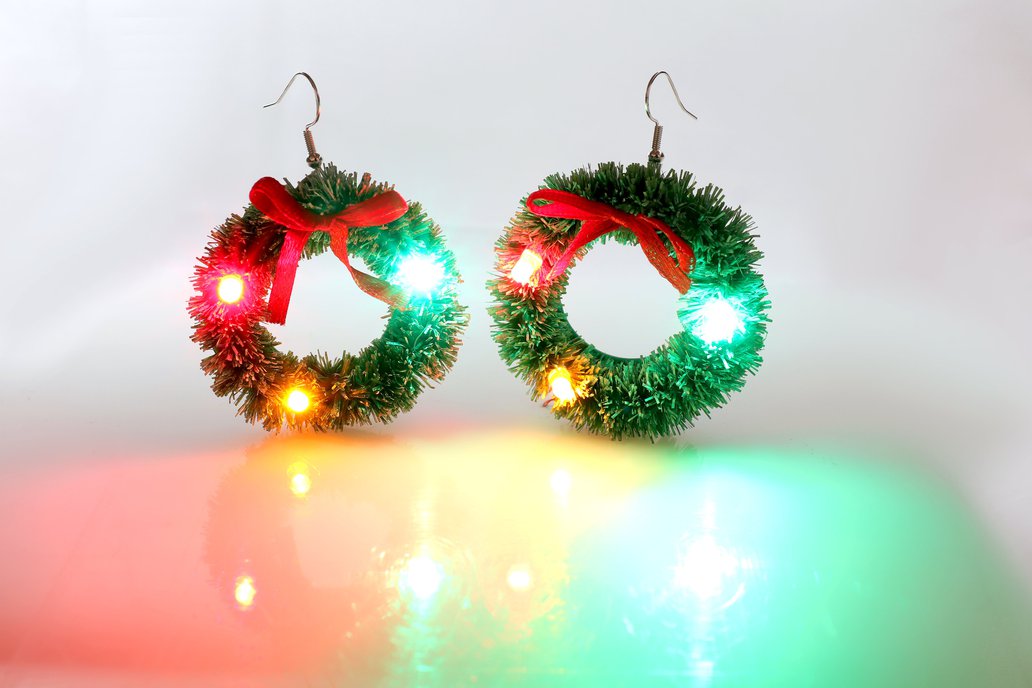 pair of LIGHT-UP green Wreath Earrings 1