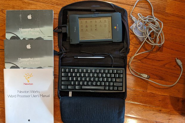 Apple Newton 2000 with Keyboard, Case, Manuals