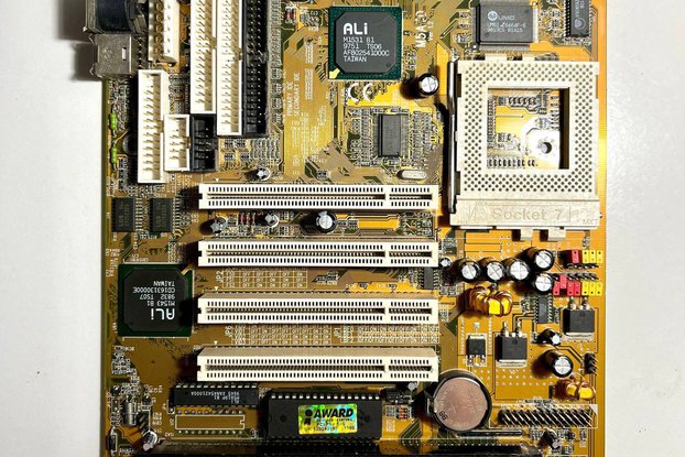 Biostar M5ATD ALi ALADDiN IV+ Chipset + Intel Pent