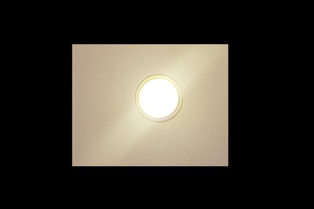 High Reflectivity Dielectric Mirror. D = 22mm