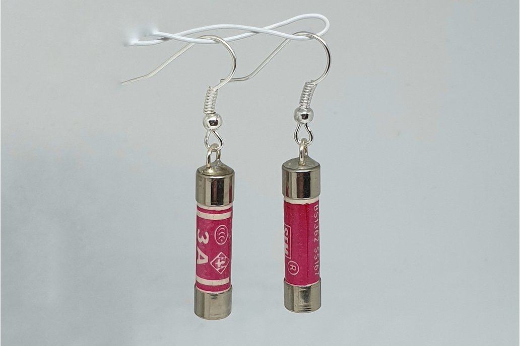Short fuse earrings 1