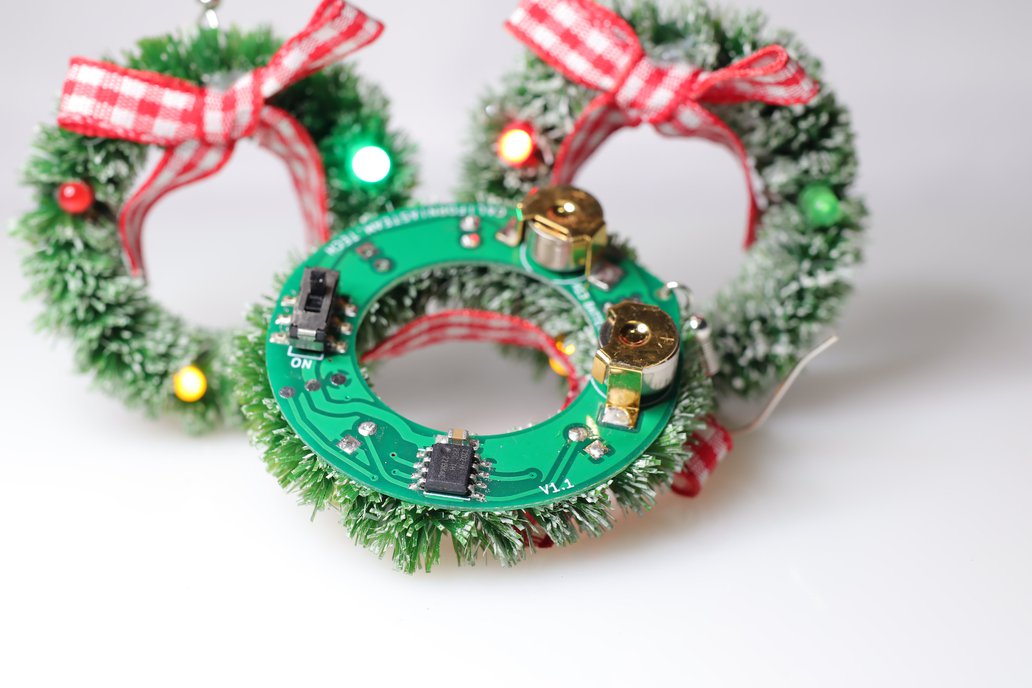 pair of LIGHT-UP Wreath Earrings with gingham bow 1
