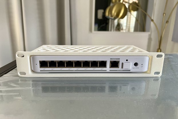 USW-Flex-2.5G-8-PoE 10-inch Rack Mount