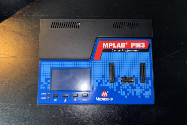 Microchip MPLAB PM3 - DV007004 - Debugger / PICkit