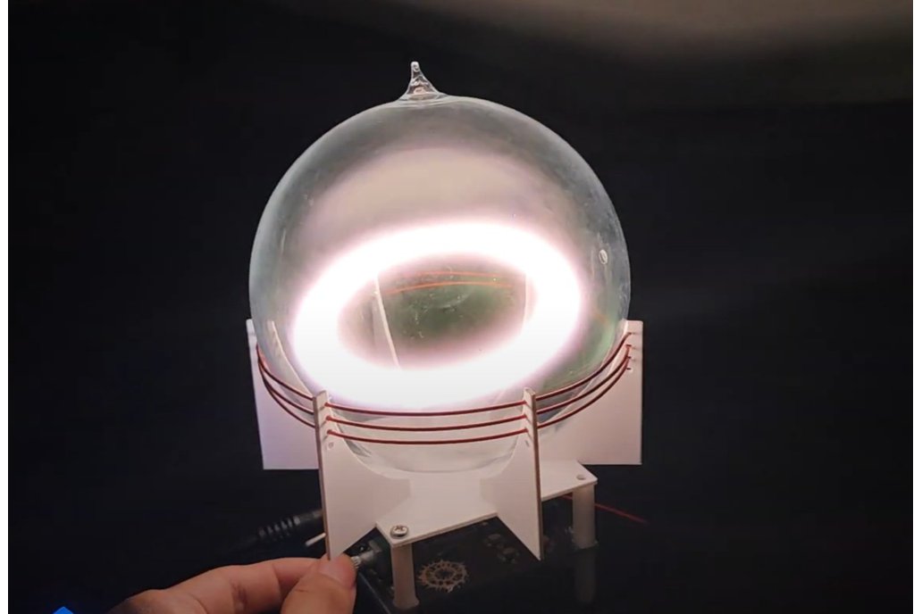 13cm large xenon plasma toroid with driver 1