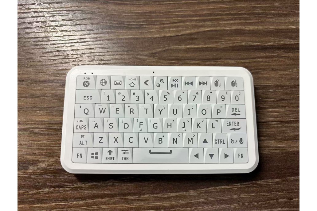 small keyboard with a motion sensing mouse（white） 1