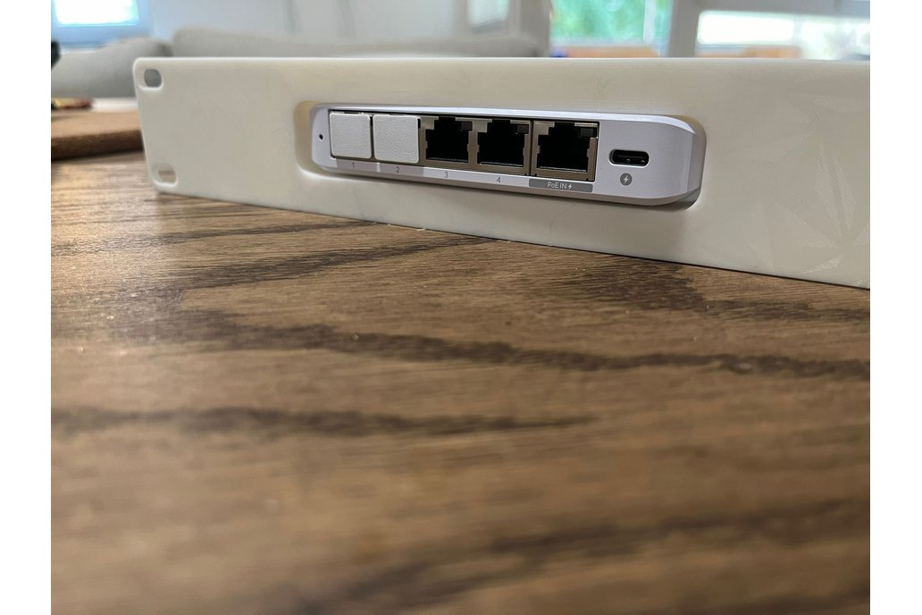 Unifi USW-Flex-Mini 2.5G 5 19'' modular rack mount 1