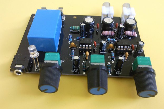 LM386 stereo amplifier with bass boosting