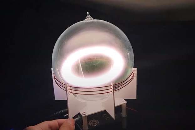 13cm large xenon plasma toroid with driver