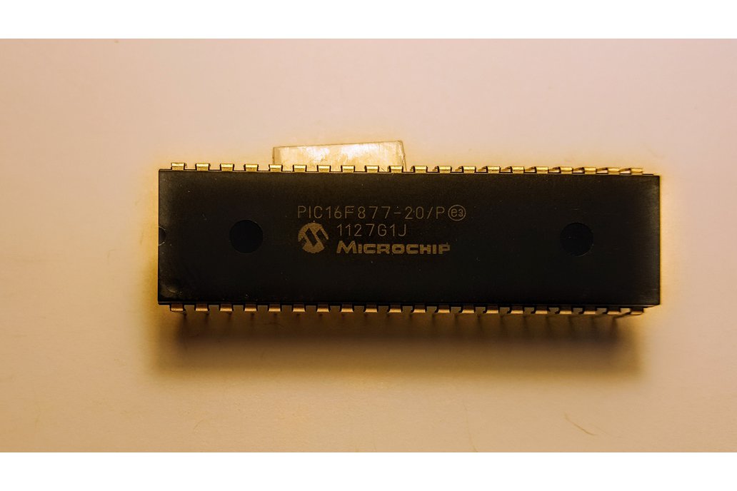 PIC16F877-20/P microcontroller 1
