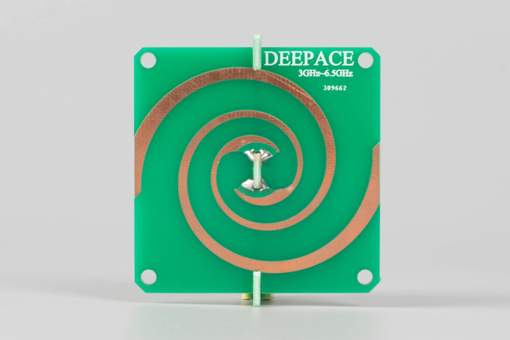 Wideband Circular Polarization Antenna UWB-3 1