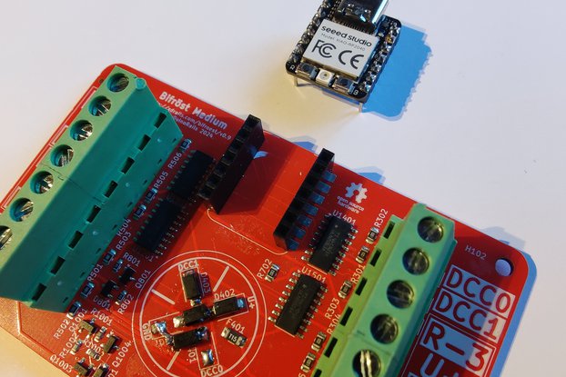 DCC open-source decoder for 4 turnouts