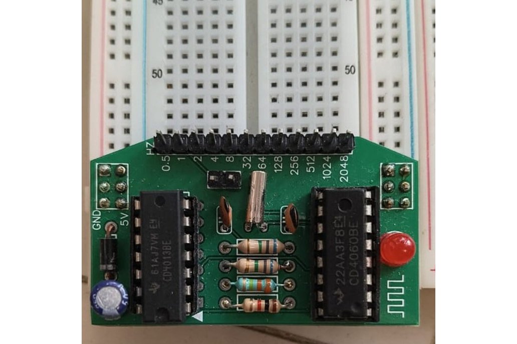 Precise 1Hz Square Wave Generator for Breadboards 1