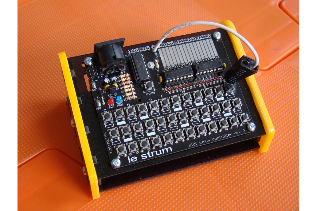 LE STRUM - Strum Controller & Case [CONSTRUCTED]  1