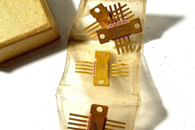 10V 142EN3 10В 142EН 3 Microcircuits , DIP-8 Linea