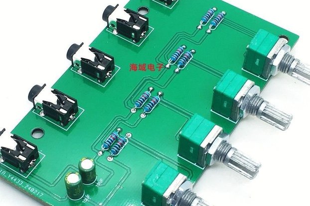 Four-input and one-output passive mixer