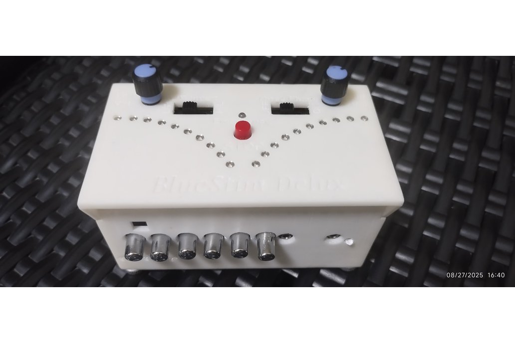 BlueStim Delux - Stereo Estim  box in a Pocket 1